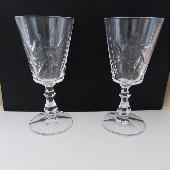 2 Pinwheel pattern Crystal Glasses - Picture 3 of 7